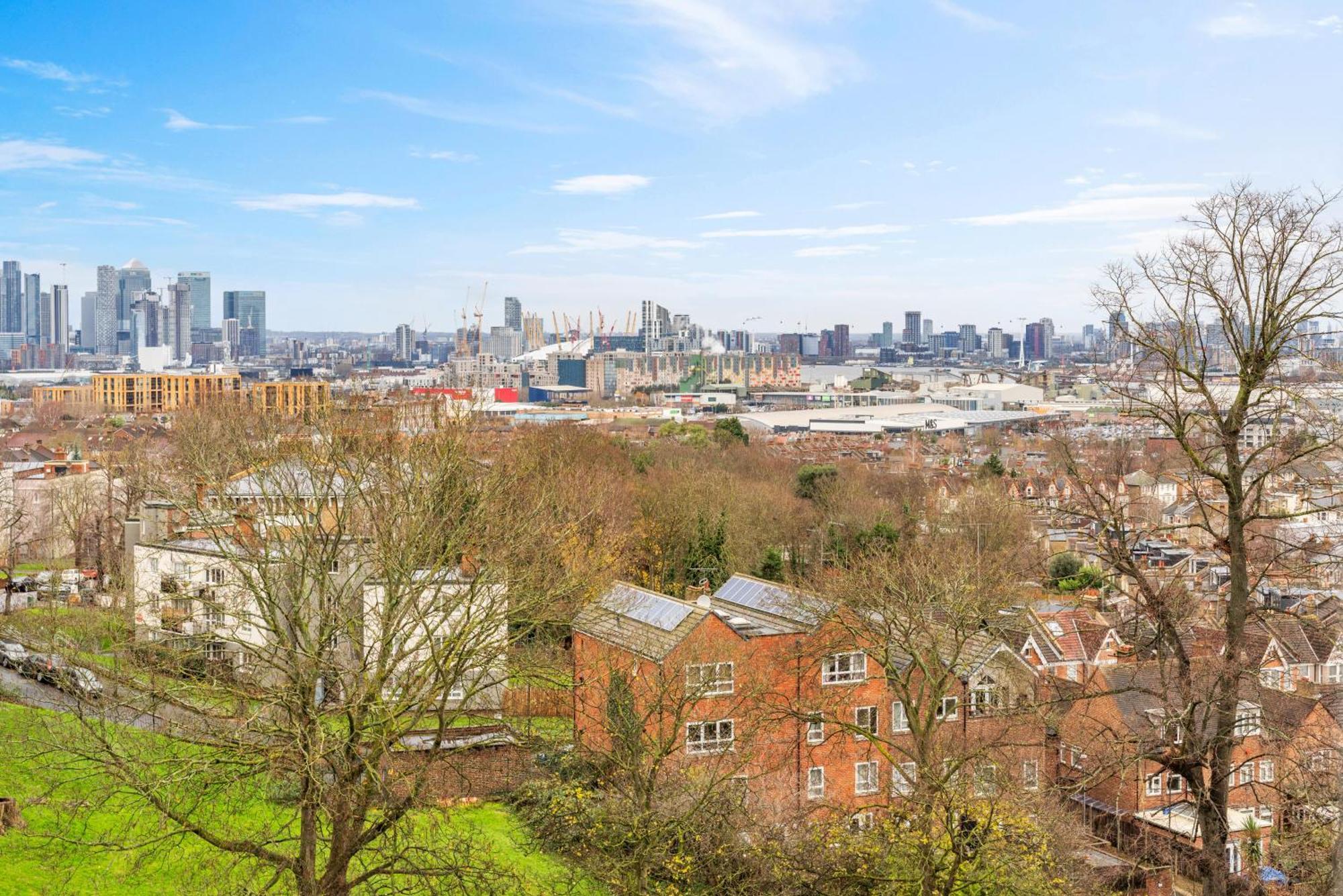 Relax, Play And Work In London Apartment Exterior photo